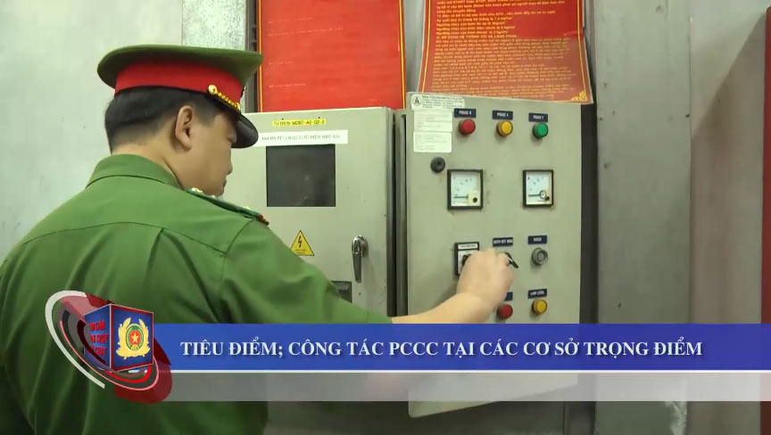 Đại tá Huỳnh Quang Tâm trưởng phòng cảnh sát PCCC cứu nạn cứu hộ kiểm tr công tác PCCC tại các cơ sở kinh tế trọng điểm của TP. Hồ Chí Minh