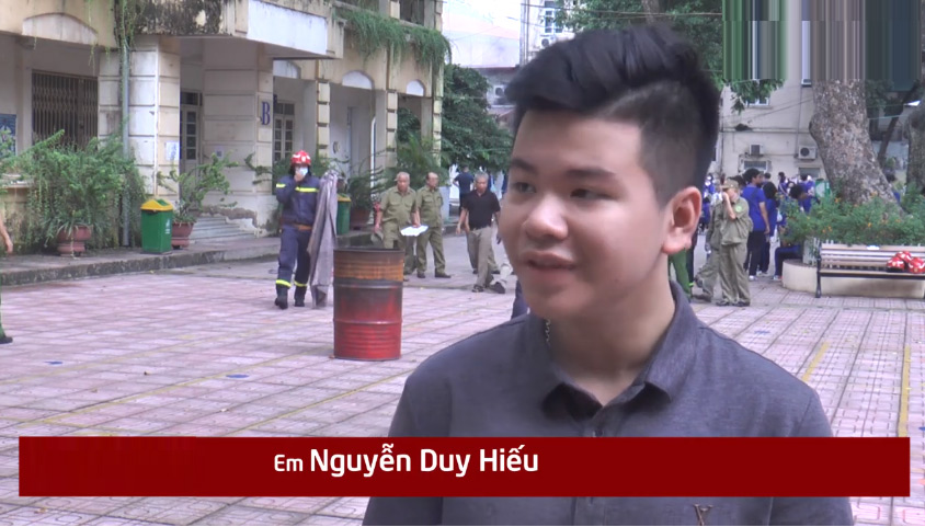 Học sinh Hà Nội hào hứng trải nghiệm kỹ năng thoát nạn và chữa cháy